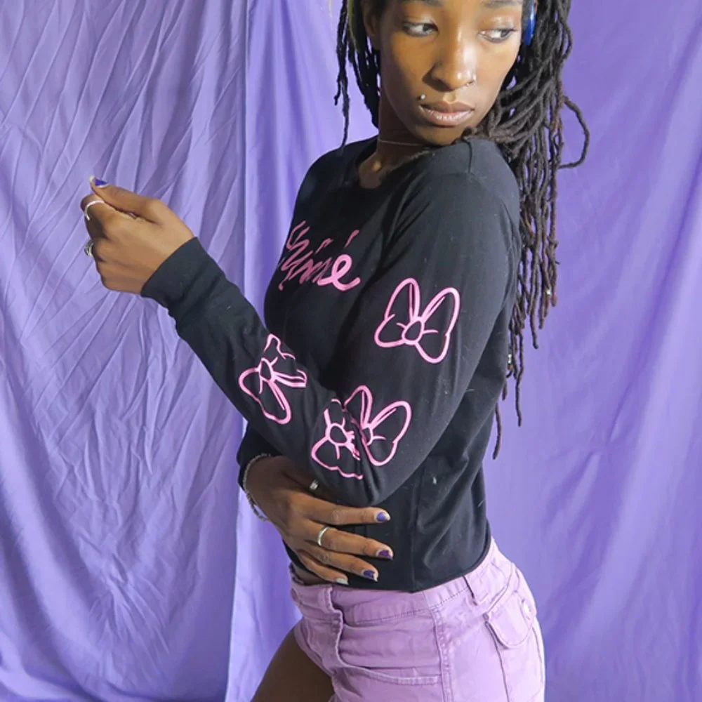 Disney Minnie hearts bow long sleeves t-shirt in black and pink size small.